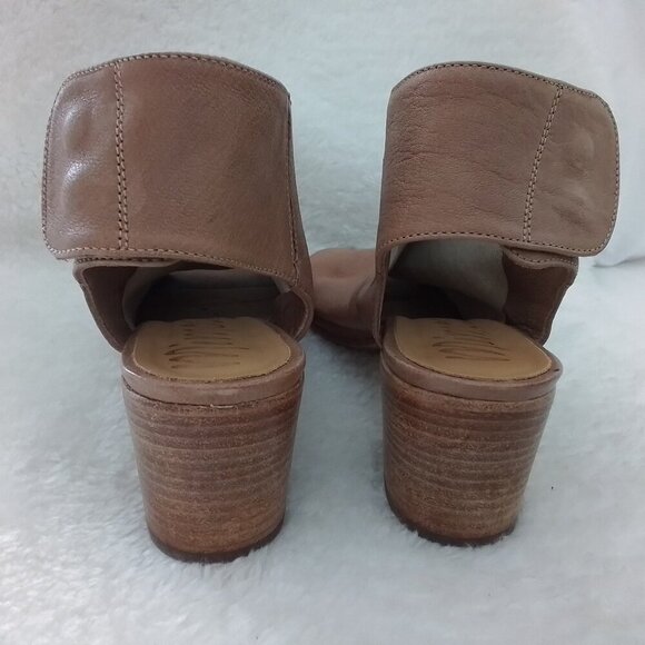 Vero Cuoio Tan Women's Sandals - Picture 3 of 5